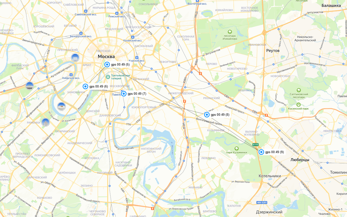 Карта Москвы в отдельном окне: точки маршрута исполнителя за день, соединённые линией-траекторией